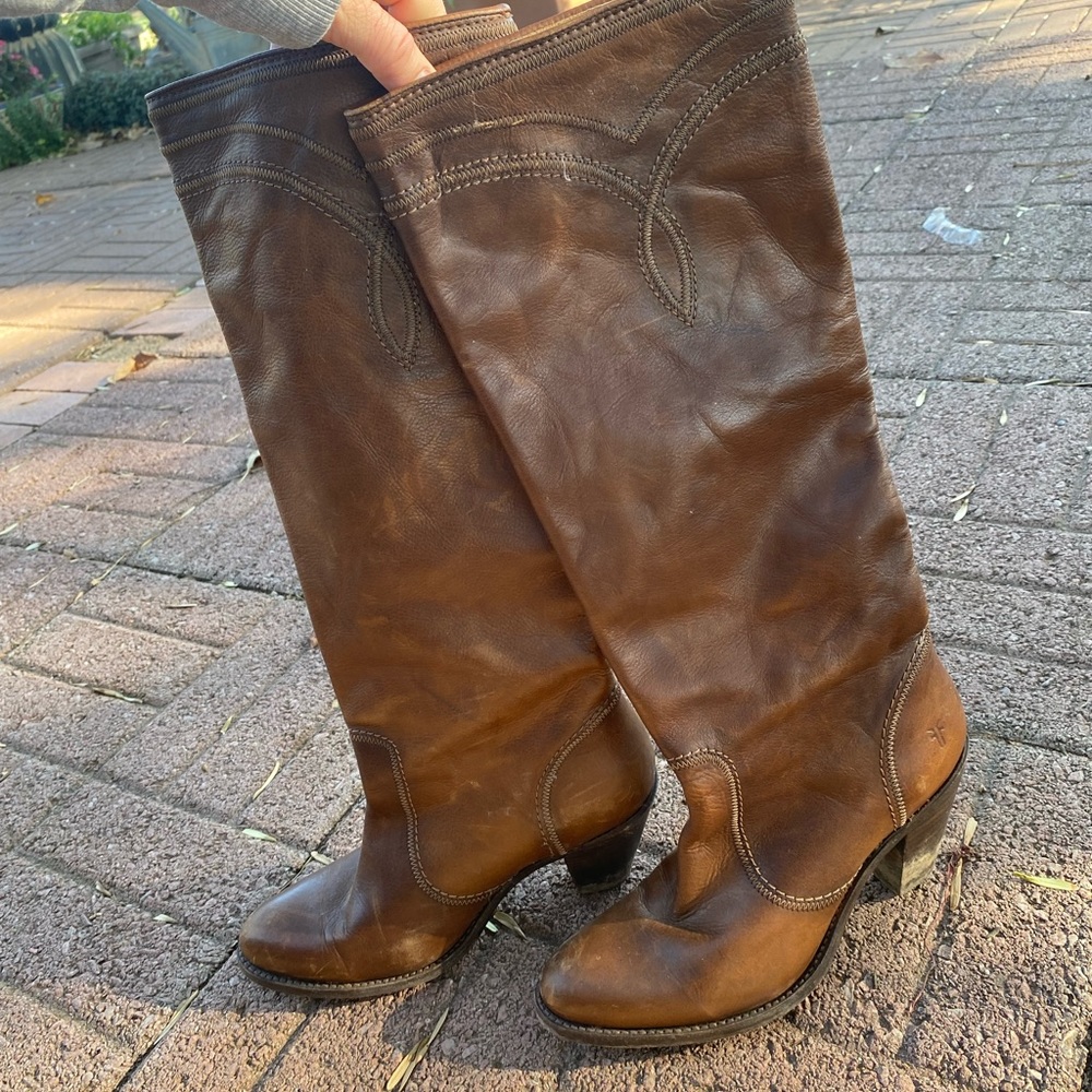 Ladies Frye genuine leather cognac boots size 9B